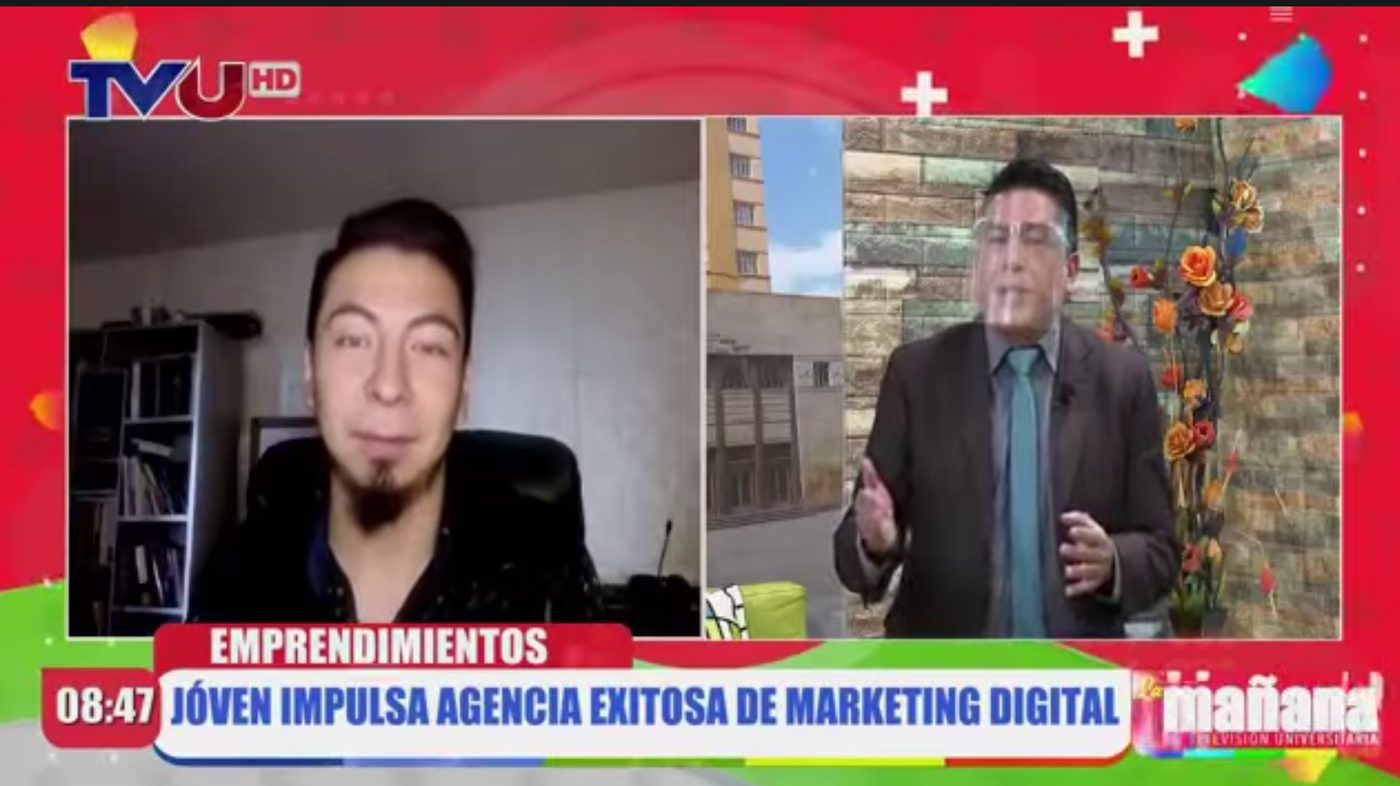 Jhonatan Ascárraga en el estudio de televisión de TVU La Paz